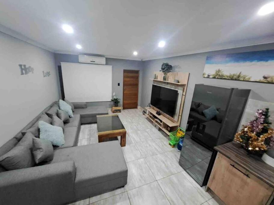 Entire 2 Bedroom House With Jacuzzi And Pool! Meyerton 외부 사진