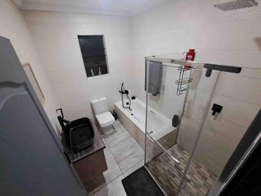 Entire 2 Bedroom House With Jacuzzi And Pool! Meyerton 외부 사진