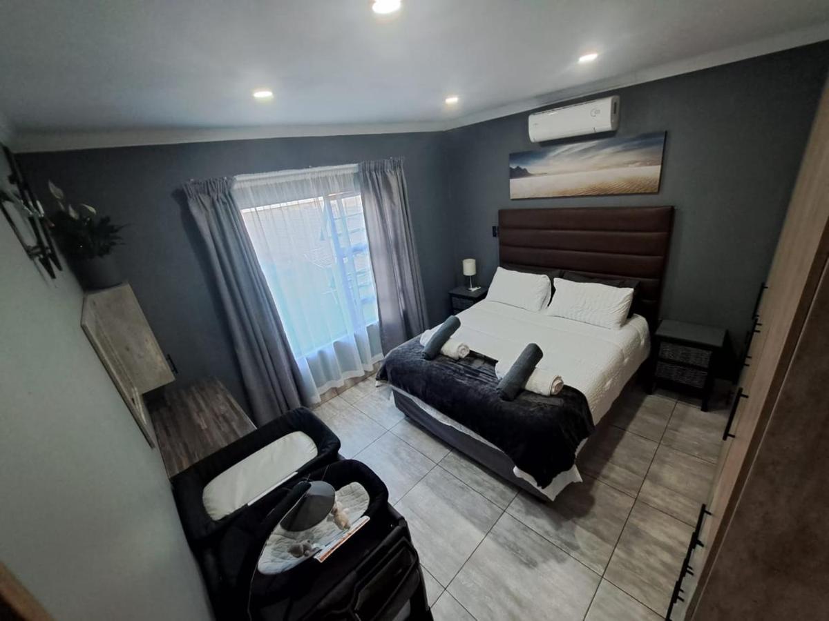 Entire 2 Bedroom House With Jacuzzi And Pool! Meyerton 외부 사진